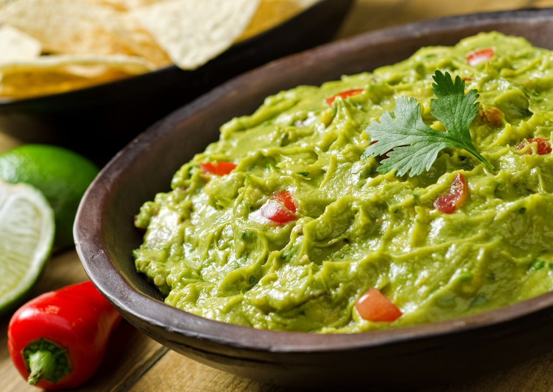 Receta de guacamole casero con el plato rallador